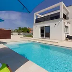 וילה Modern Nerina With Private Pool Near