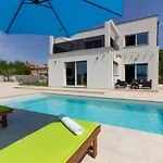 וילה Modern Nerina With Private Pool Near פולה
