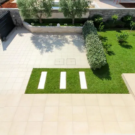빌라 Modern Nerina With Private Pool Near 풀라