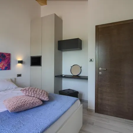 빌라 Modern Nerina With Private Pool Near