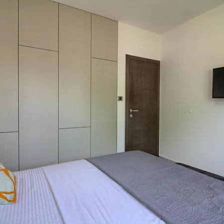 Modern Nerina With Private Pool Near