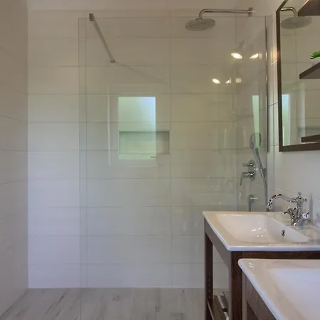 빌라 Modern Nerina With Private Pool Near *