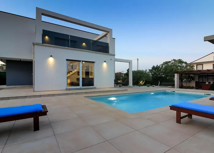 Modern Nerina With Private Pool Near Vila