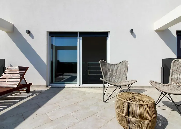 Modern Nerina With Private Pool Near Vila