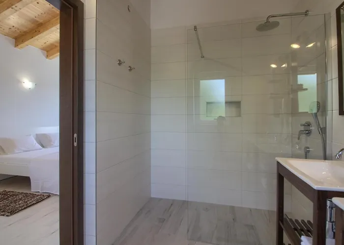 Modern Nerina With Private Pool Near *