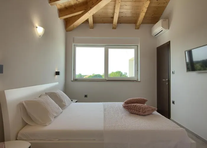 Modern Nerina With Private Pool Near Vila Pula