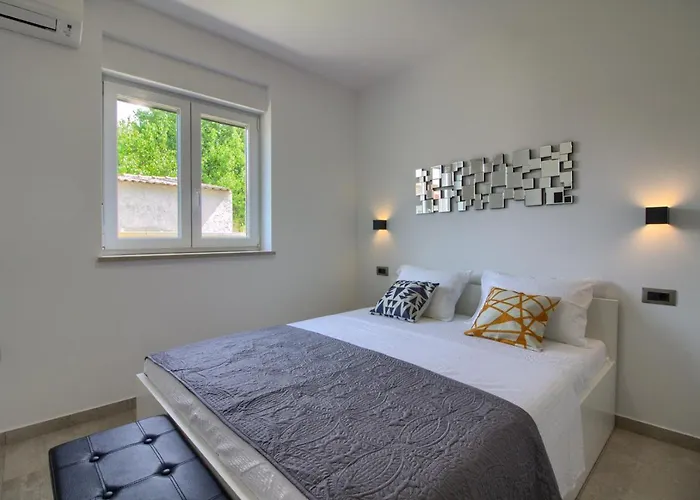 Vila Modern Nerina With Private Pool Near Pula