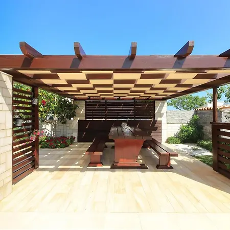 빌라 Modern Nerina With Private Pool Near *