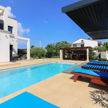 Modern Nerina With Private Pool Near Villa