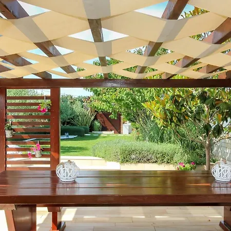 Modern Nerina With Private Pool Near * 풀라