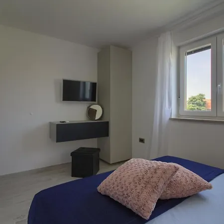빌라 Modern Nerina With Private Pool Near 풀라