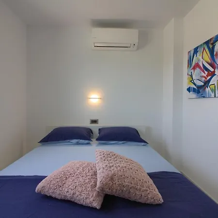 빌라 Modern Nerina With Private Pool Near