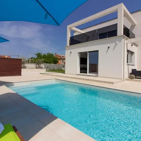 빌라 Modern Nerina With Private Pool Near