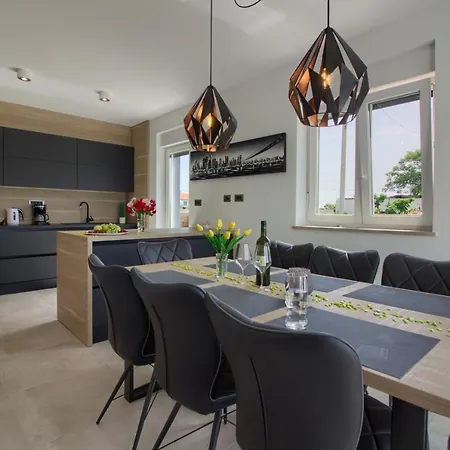 빌라 Modern Nerina With Private Pool Near *