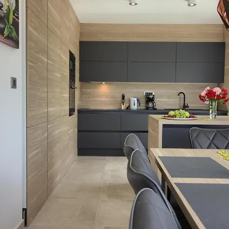 빌라 Modern Nerina With Private Pool Near 풀라