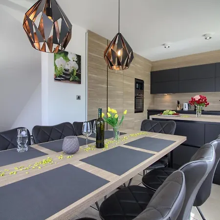 Modern Nerina With Private Pool Near *