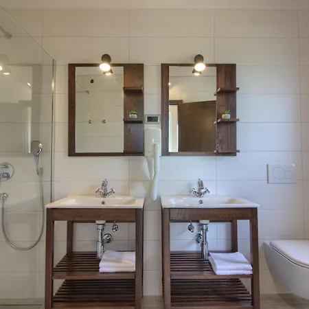 빌라 Modern Nerina With Private Pool Near