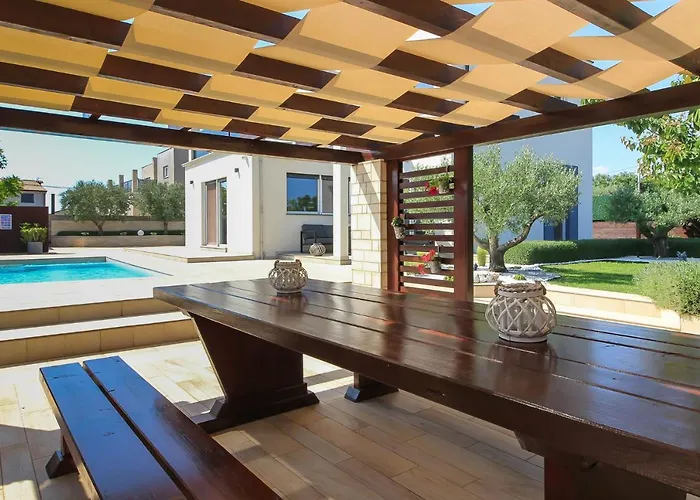 فيلة Modern Nerina With Private Pool Near