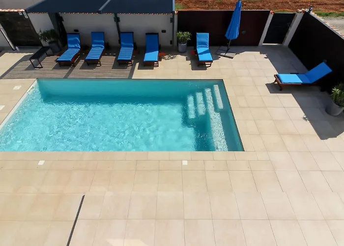 Modern Nerina With Private Pool Near Pula