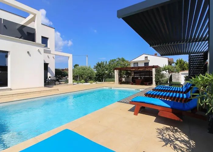 Modern Nerina With Private Pool Near Vila