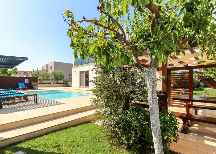 Modern Nerina With Private Pool Near Vila *