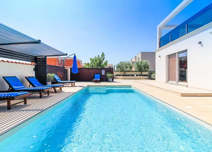 فيلة Modern Nerina With Private Pool Near *