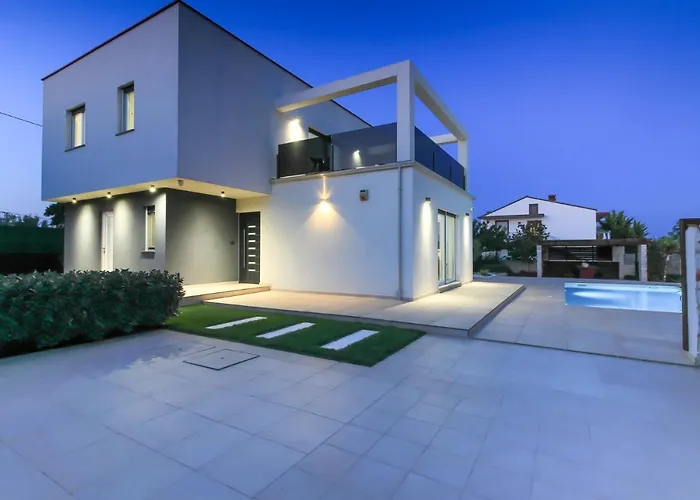 Modern Nerina With Private Pool Near Pula