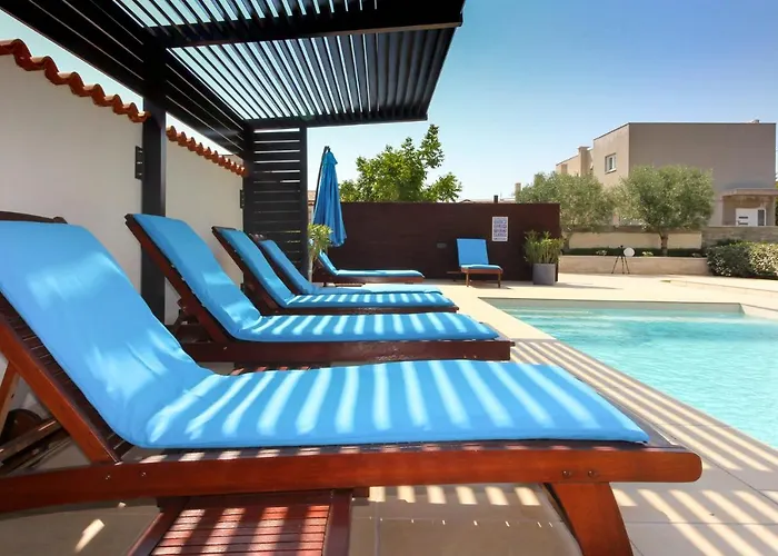 Modern Nerina With Private Pool Near