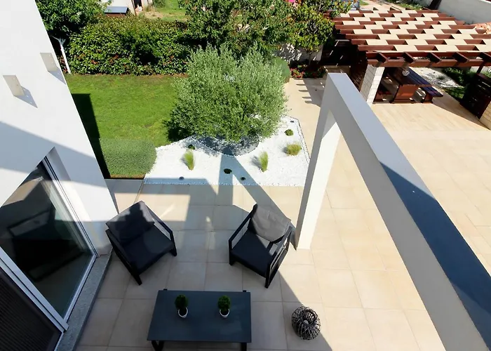 Modern Nerina With Private Pool Near Pula