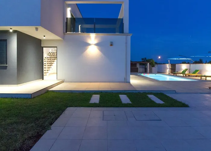 Modern Nerina With Private Pool Near *