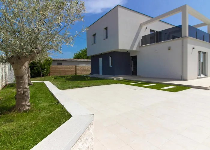 Modern Nerina With Private Pool Near Vila Pula
