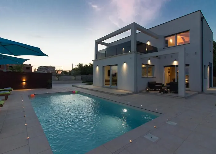 Modern Nerina With Private Pool Near *