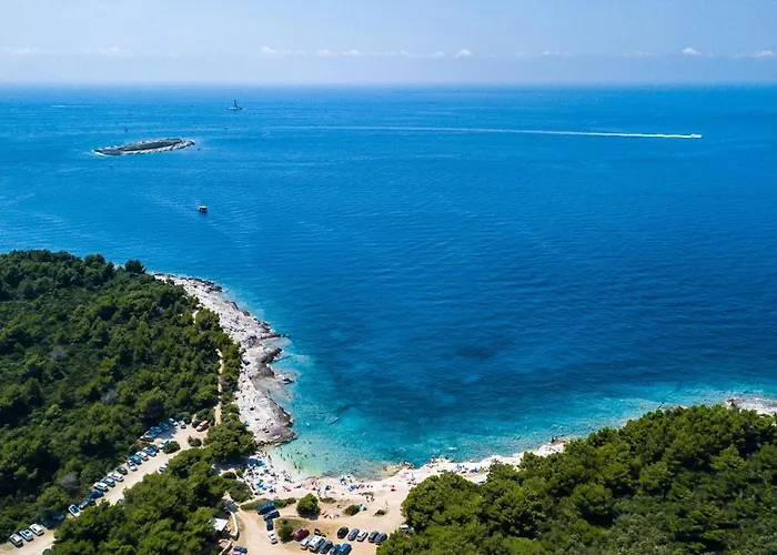 Modern Nerina With Private Pool Near