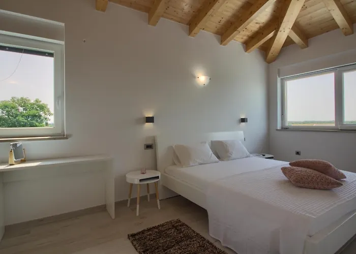 Vila Modern Nerina With Private Pool Near