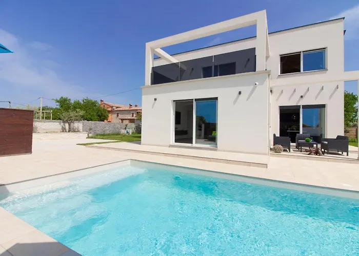 Modern Nerina With Private Pool Near
