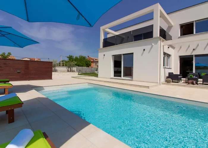 Vila Modern Nerina With Private Pool Near