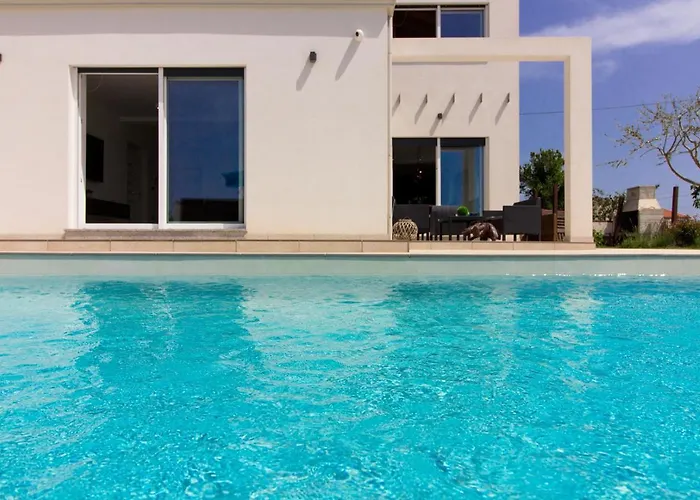 Modern Nerina With Private Pool Near Vila