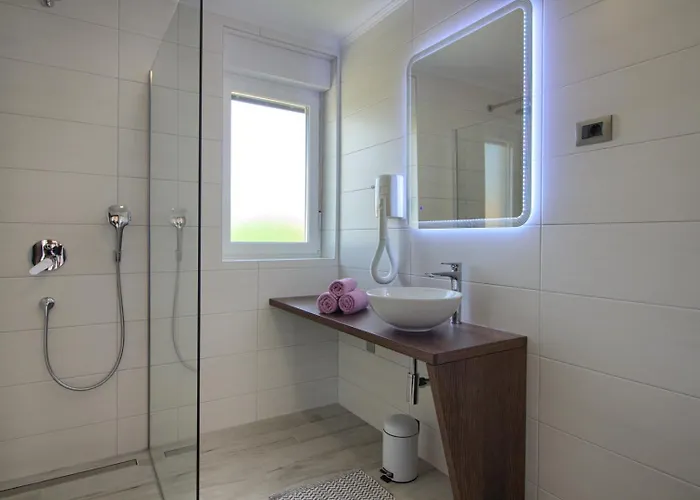 Modern Nerina With Private Pool Near بولا