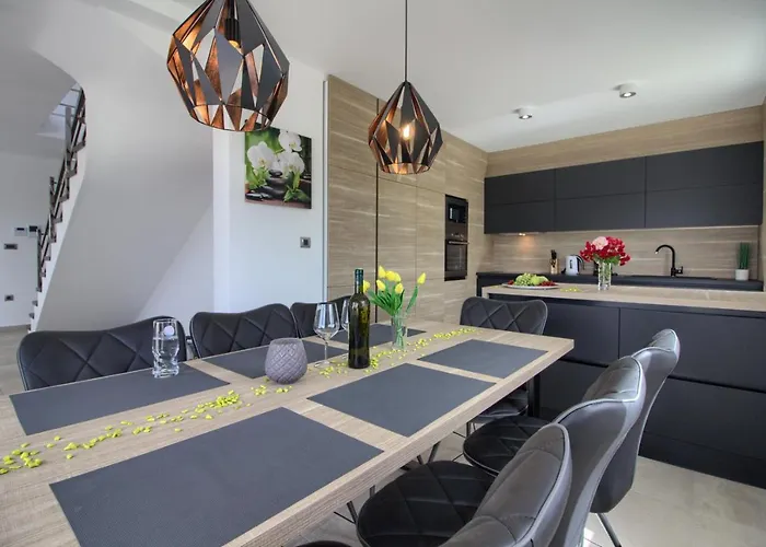 Modern Nerina With Private Pool Near *