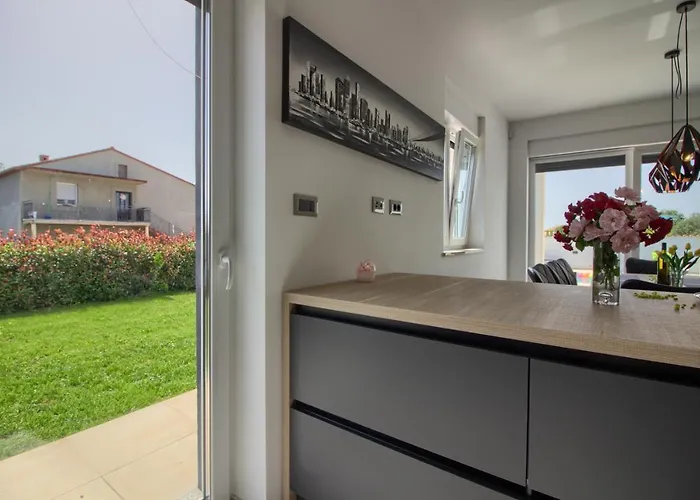 Vila Modern Nerina With Private Pool Near