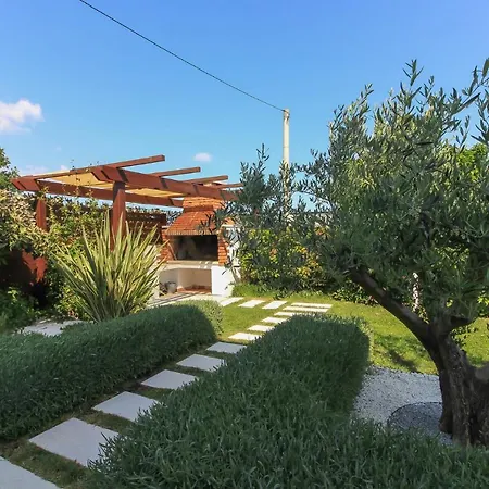 ヴィラ Modern Nerina With Private Pool Near *