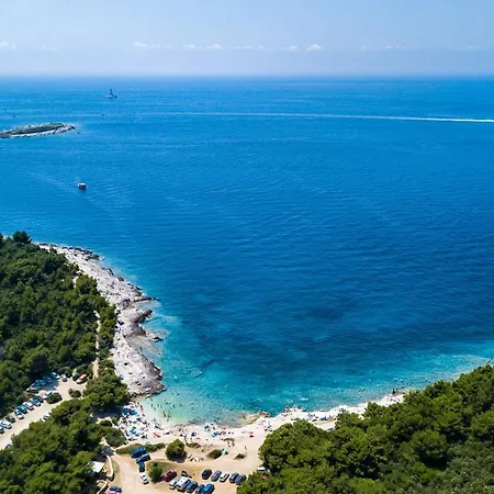 Modern Nerina With Private Pool Near