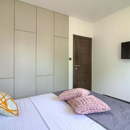 ヴィラ Modern Nerina With Private Pool Near プーラ