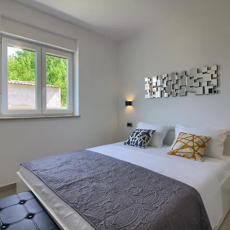 ヴィラ Modern Nerina With Private Pool Near プーラ