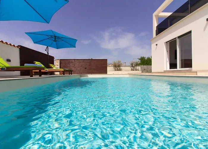 Βίλα Modern Nerina With Private Pool Near