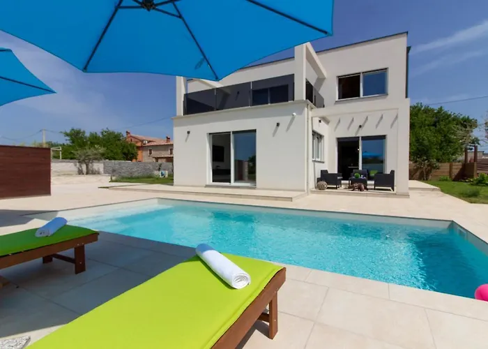 Βίλα Modern Nerina With Private Pool Near Πούλα